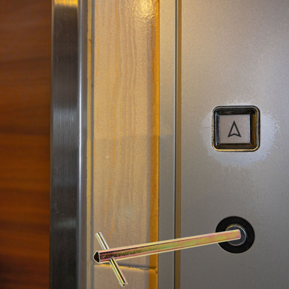 Triangular Lift Key