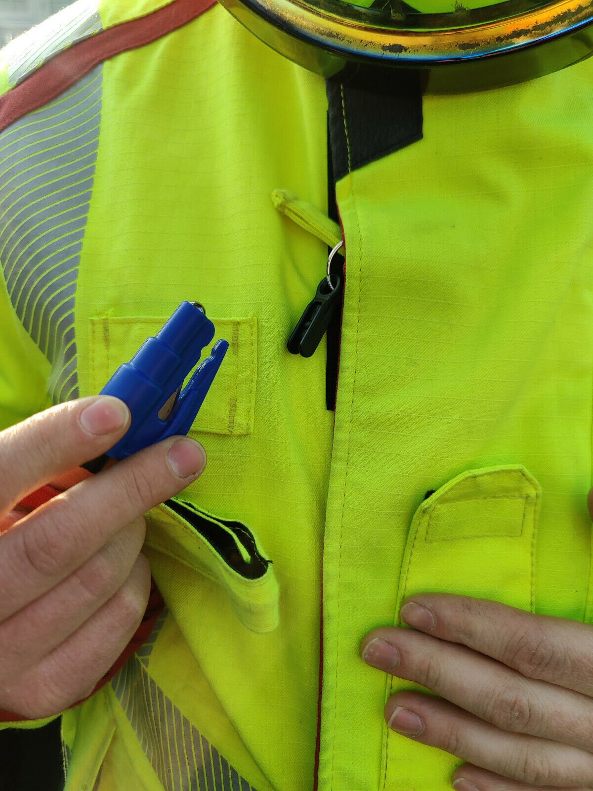 Glass Breaker and Seatbelt Cutter Keyring